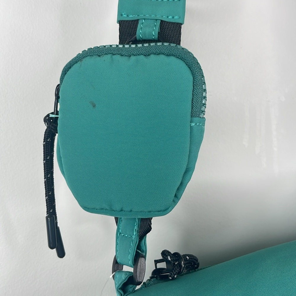 FP Movement NWT Hit the Trails Sling Bag Spearmint - Picture 4 of 6